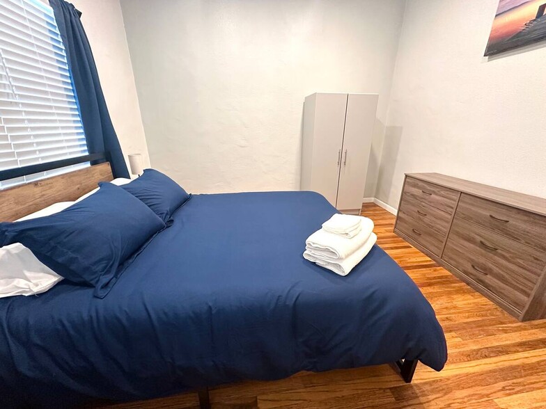 Bedroom - 1944 Arizona Ave