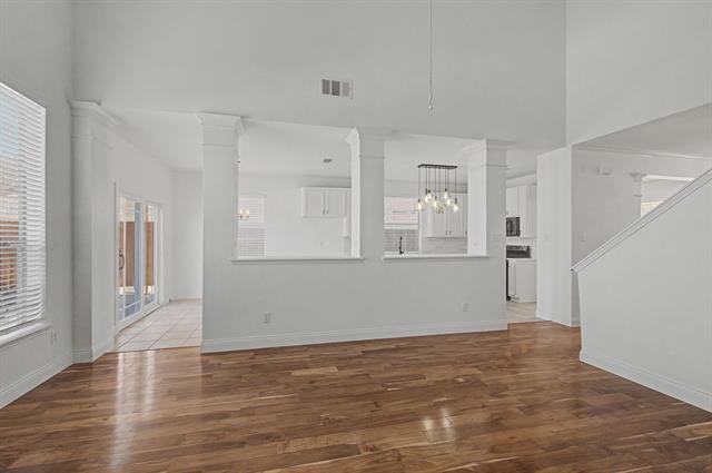 Building Photo - 6920 Willow Crest Dr