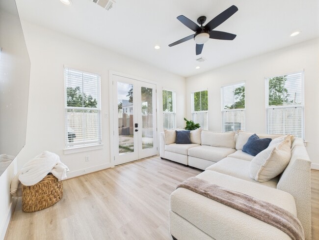 Building Photo - 4306 Idaho St