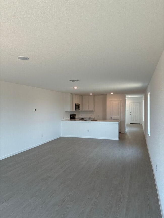 Building Photo - Charming 4 beds 2 baths in San Antonio!