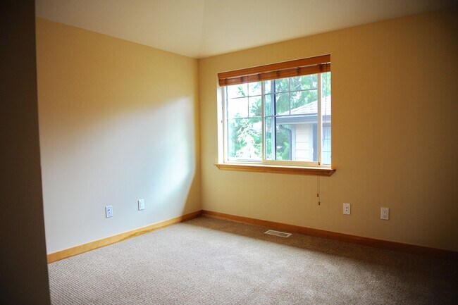 Building Photo - 6533 35th Ave NE