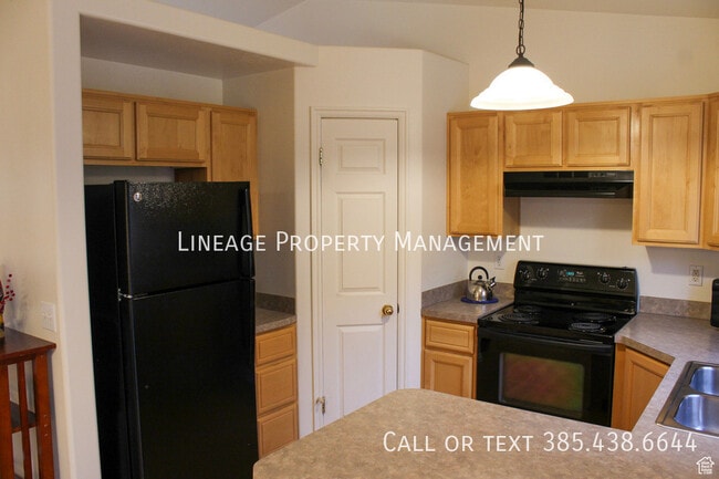 Building Photo - 412 Simoron Dr