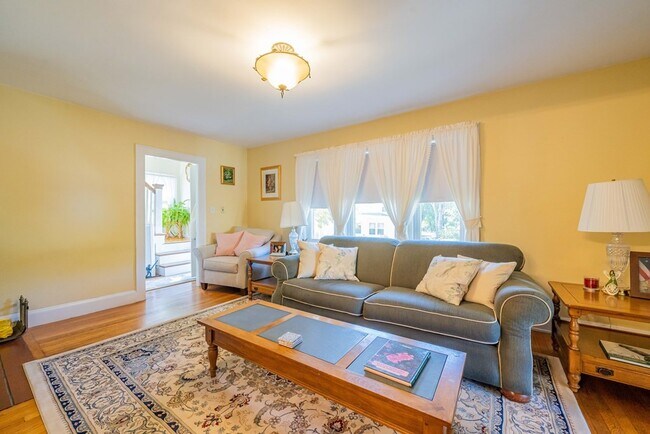 Building Photo - 22 Crescent Hill Ave