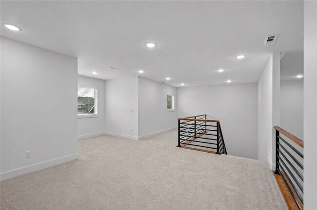 Building Photo - 2710 S 20th St