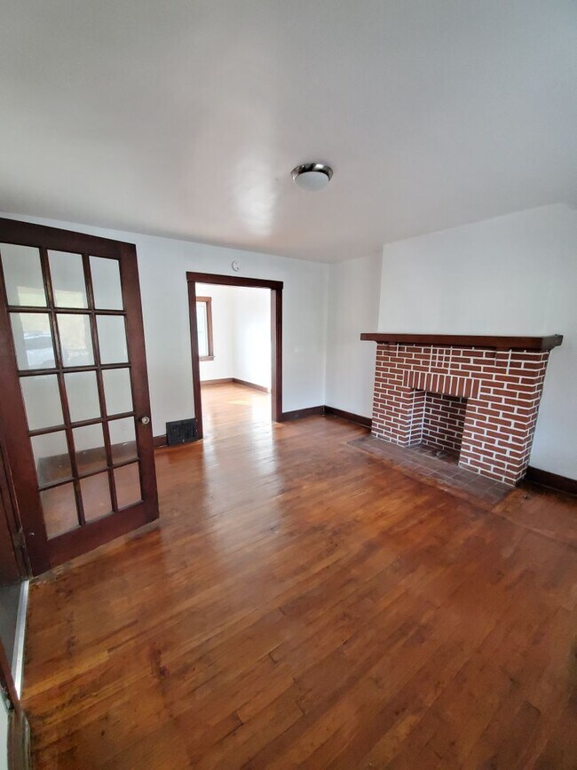Building Photo - 4714 Sylvan Ave