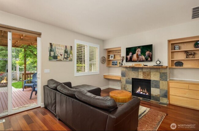 Building Photo - Beautiful Maple Ridge Highlands Home in Ma...