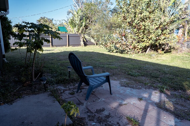 Building Photo - 6671 Fiesta Way