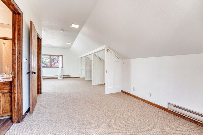 Building Photo - 305 N Chipmunk Cir