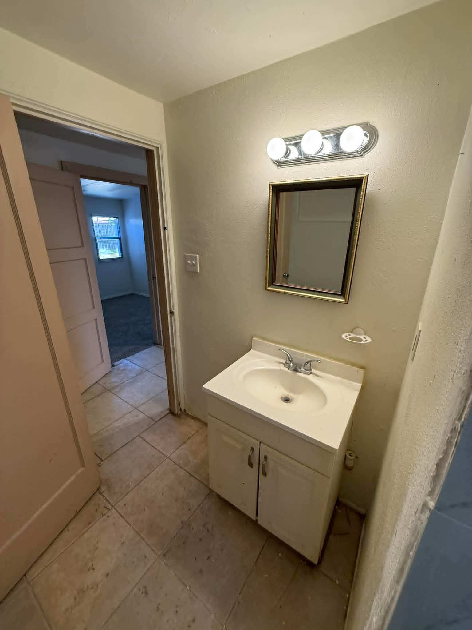 Building Photo - 1137 E Adelaide Dr