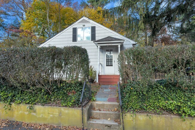 Primary Photo - 15A Cherry Ln