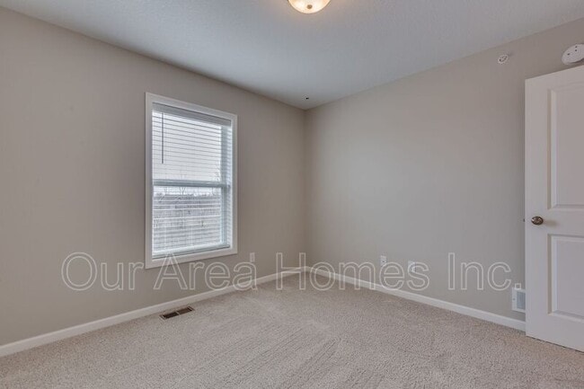 Building Photo - 591 William St