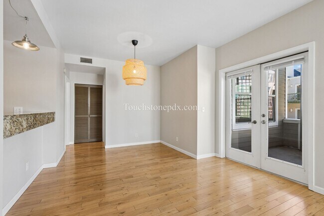 Building Photo - 1630 S Harbor Way