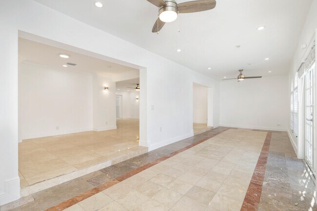 Building Photo - 3517 N Flagler Dr