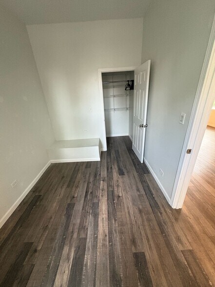 Building Photo - 1316 S Millard Ave