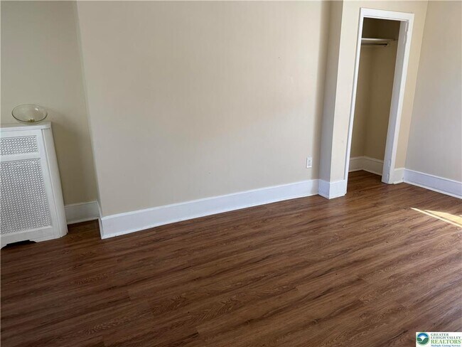 Building Photo - 1201 E 4th St