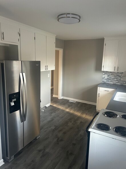 Building Photo - 102 Greentree Dr