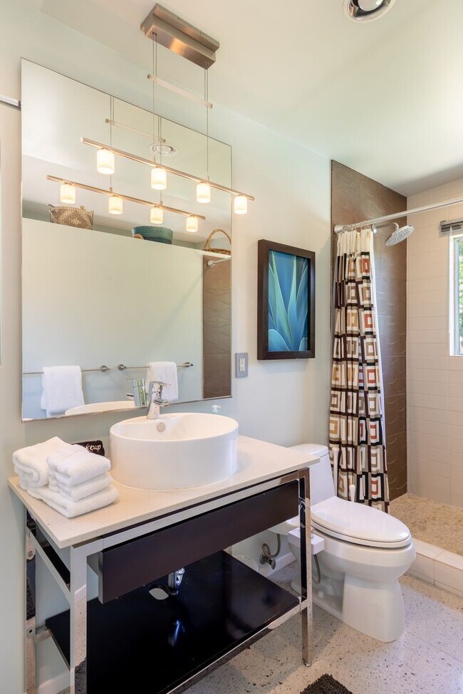 Building Photo - Luxury Mid Century Oasis in Palm Springs
