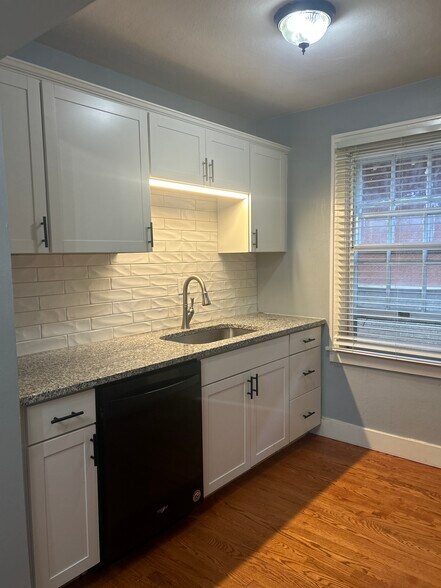 Primary Photo - 1023 Scott St