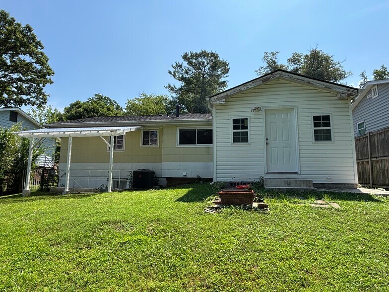 Building Photo - 218 Upton St