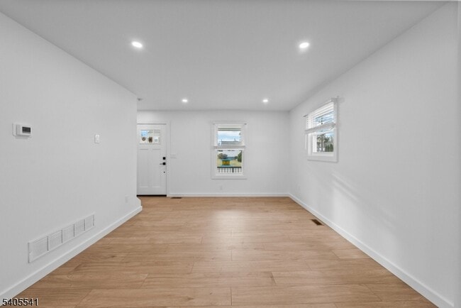 Building Photo - 80 Anderson St