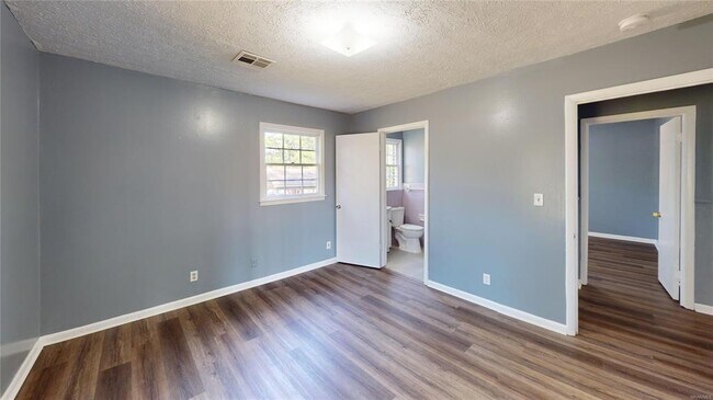 Building Photo - 103 Woodley Ave
