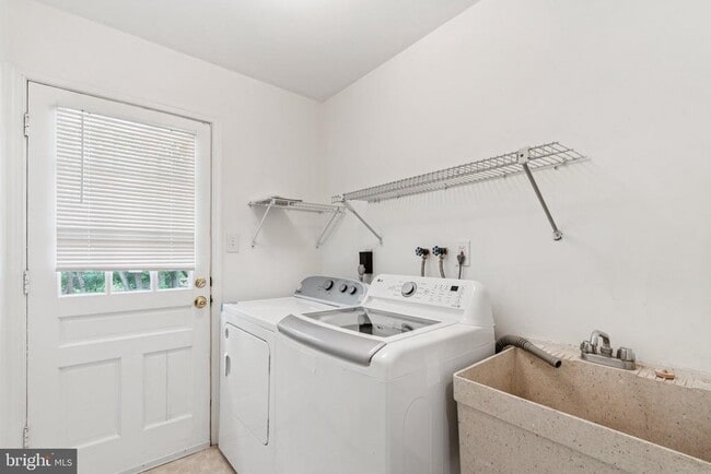 Building Photo - 3714 Carriage House Ct
