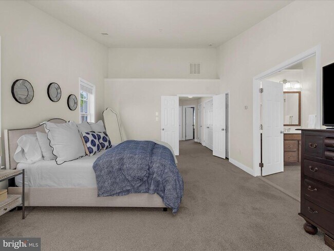 Building Photo - 8512 Pine Springs Dr