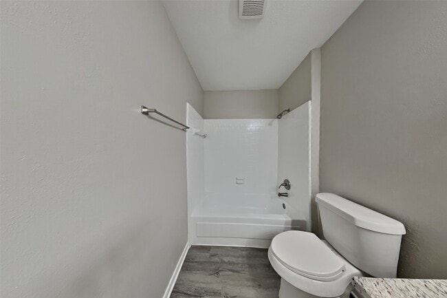 Building Photo - 802 Sierra Lake Dr