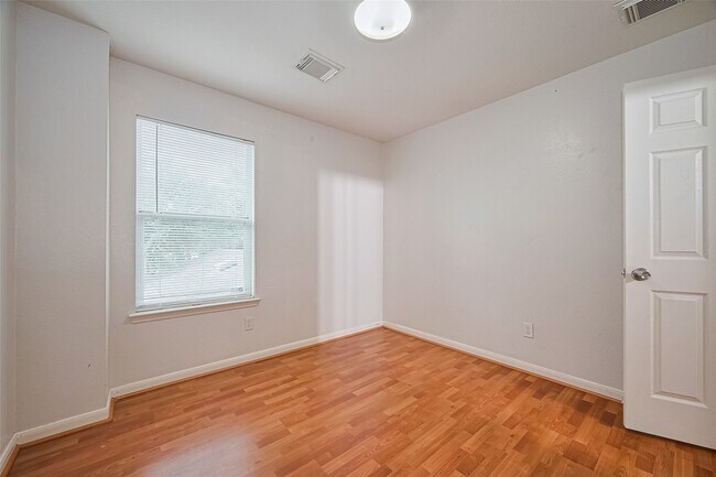 Building Photo - 12927 Pale Ivy Ln