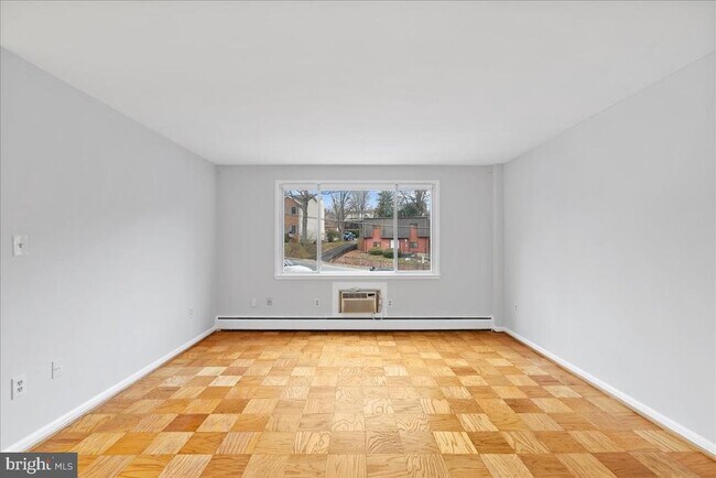 Building Photo - 945 N Barton St