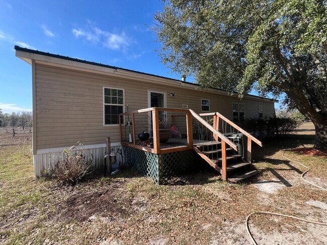 Building Photo - Spacious 3 Bedroom, 2 Bath Manufactured Home – Live Oak, FL