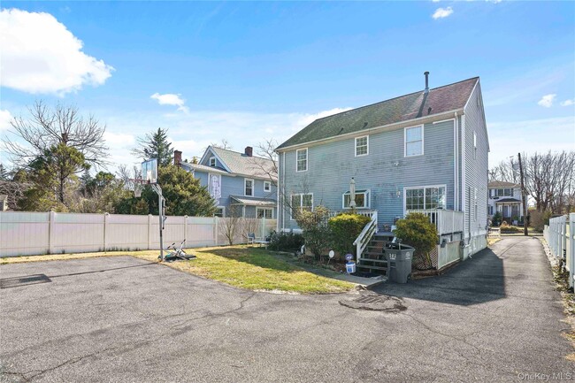 Building Photo - 102 Clinton St