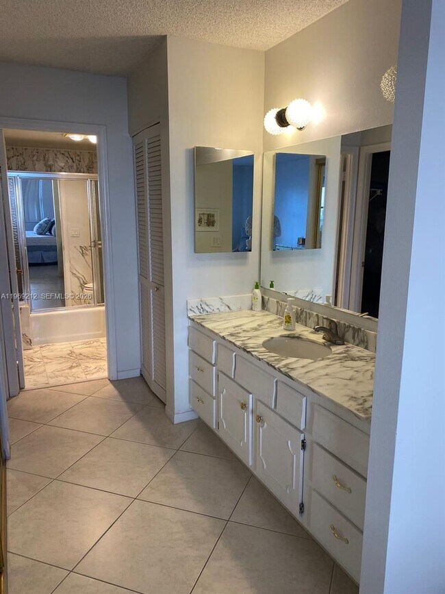 Building Photo - 5100 N Ocean Blvd