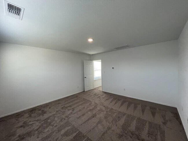 Building Photo - 640 Pickrell Lp