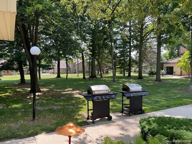 Building Photo - 18453 University Park Dr