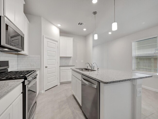 Building Photo - 18738 Timber Gln Dr