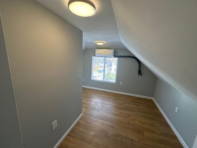 Building Photo - Renovated Single Family Home