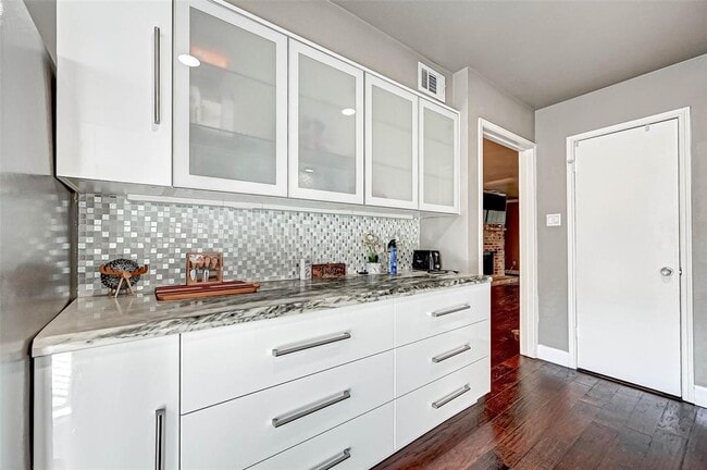 Building Photo - 6448 Olympia Dr