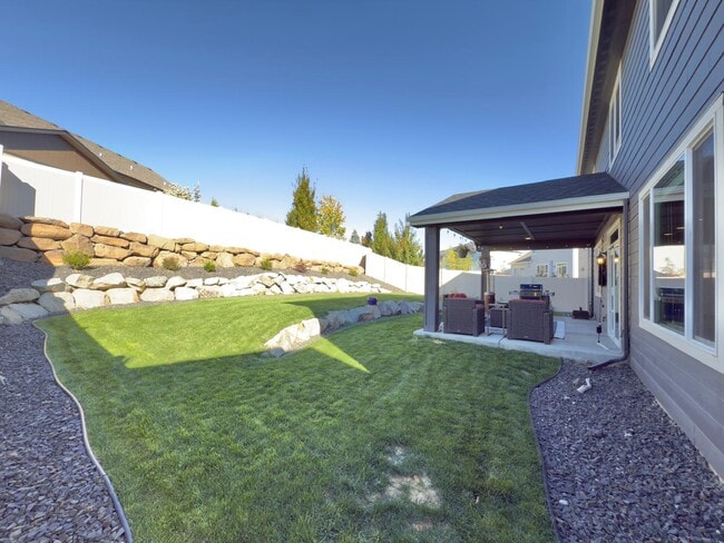 Building Photo - 1816 S Ridgetop Dr