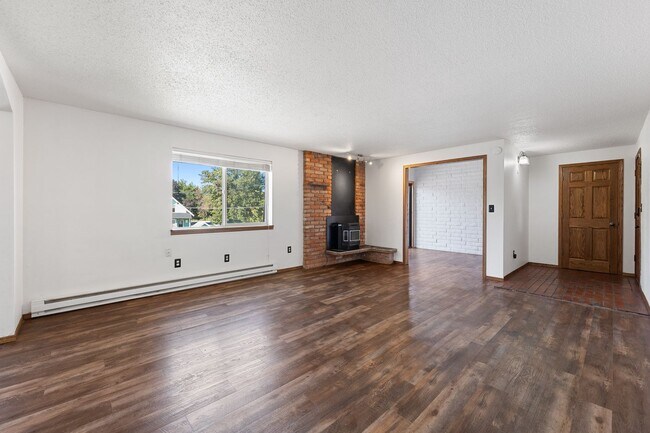 Building Photo - 1716 N Pettet Dr