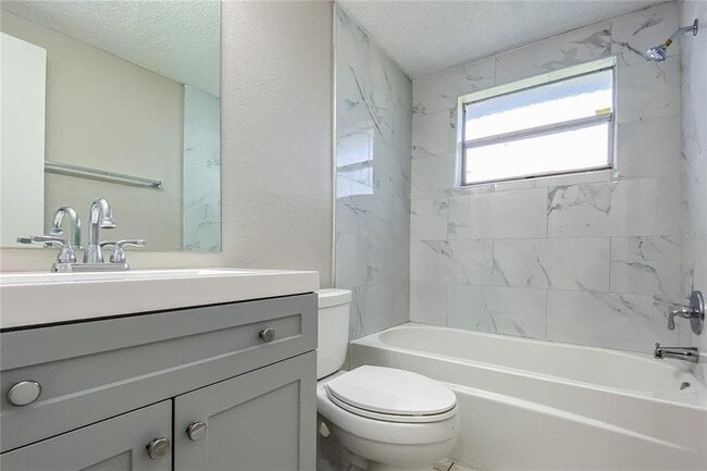 Building Photo - 2115 Harrison Dr