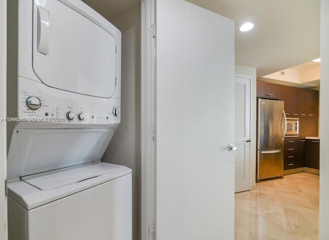 Building Photo - 150 Sunny Isles Blvd