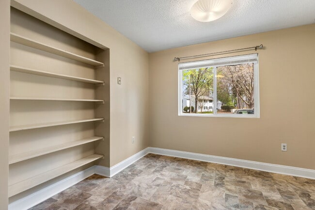 Building Photo - $200 Off First Month Updated 2BR Ground Level Condo Minutes for I77 in Rock Hill!