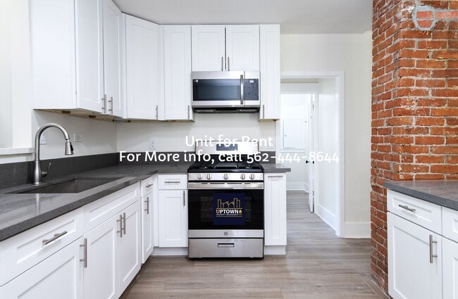 Building Photo - Duplex - 2 Bedroom/ 1 Bath - Santa Ana
