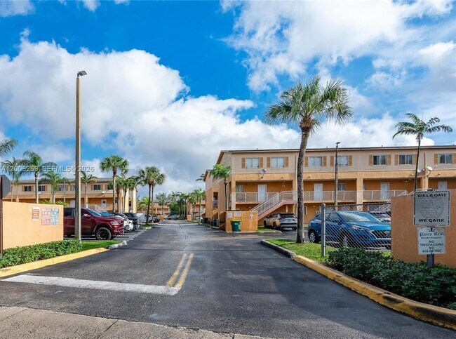 Building Photo - 6235 SW Kendale Lakes Cir