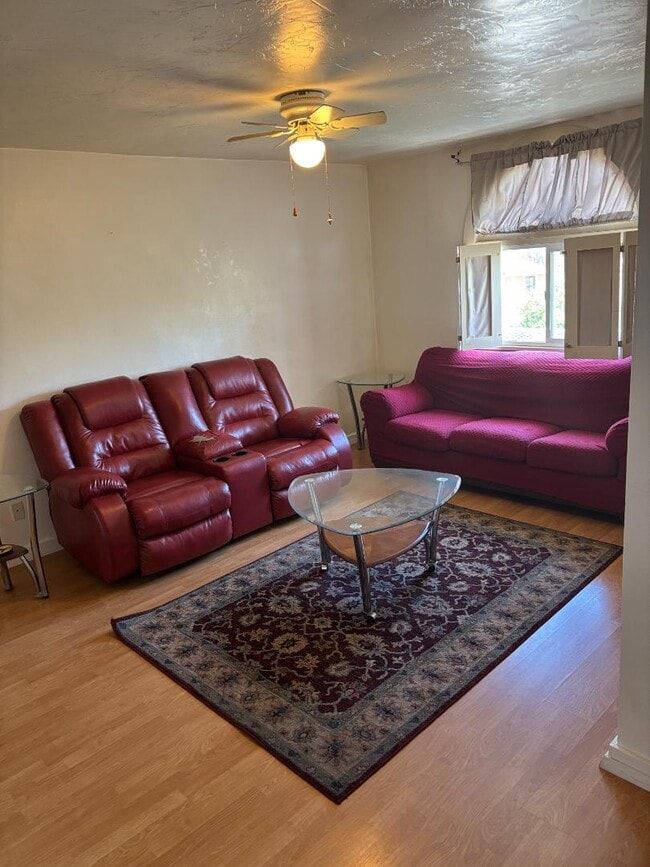 Building Photo - 401 Onyx St