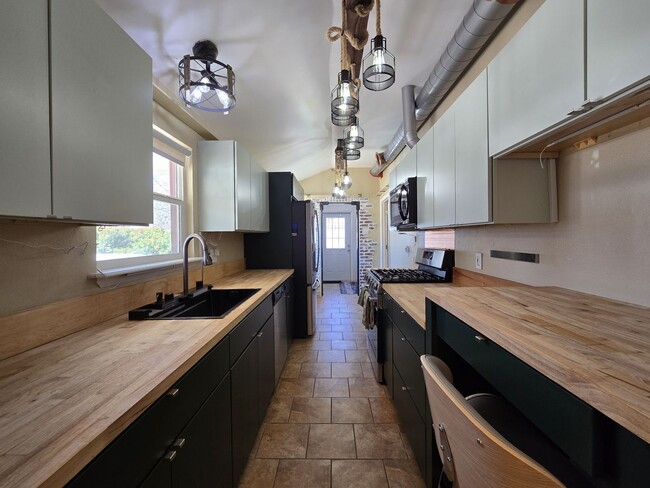 Building Photo - 346 Kayenta Dr