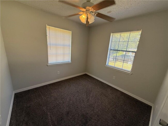 Building Photo - 303 Ruben Ave