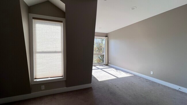 Building Photo - 438 Northern Ave