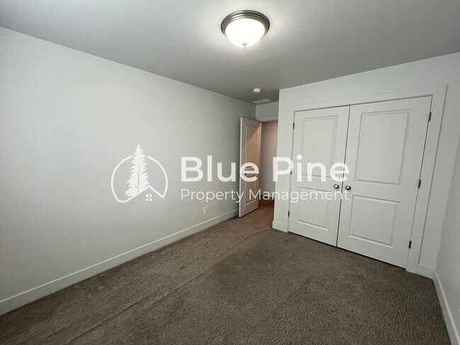 Building Photo - 196 Emery Ln